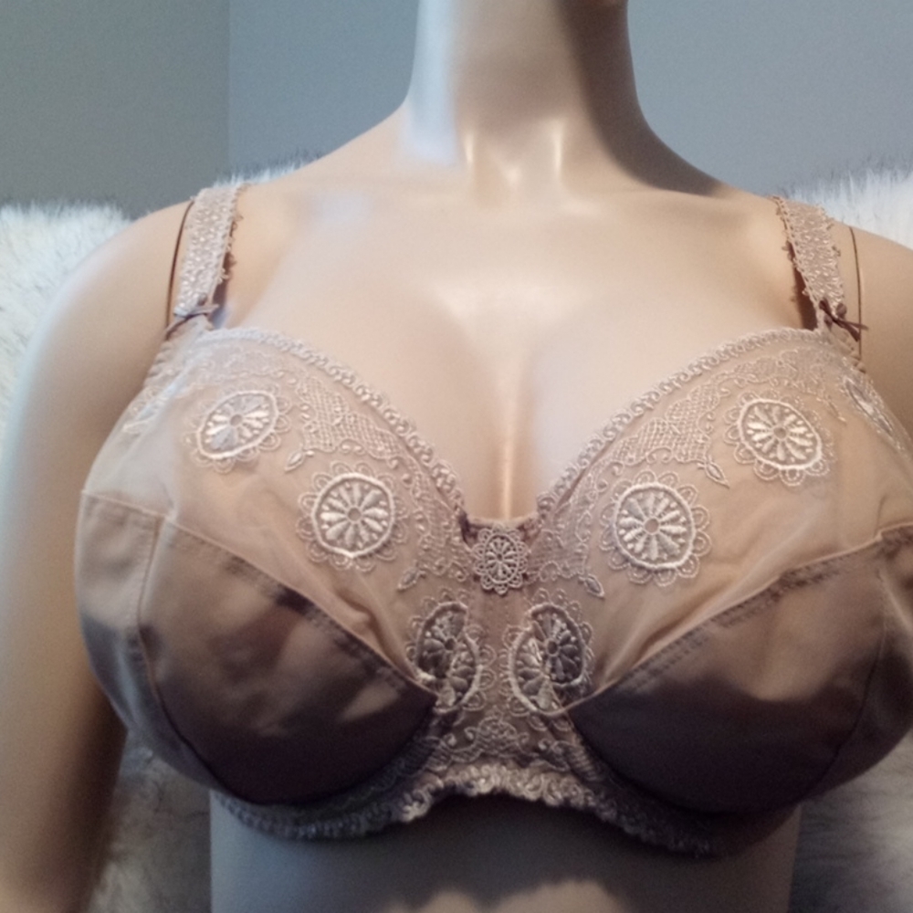 Lace trim bra by FANTASIE  38F